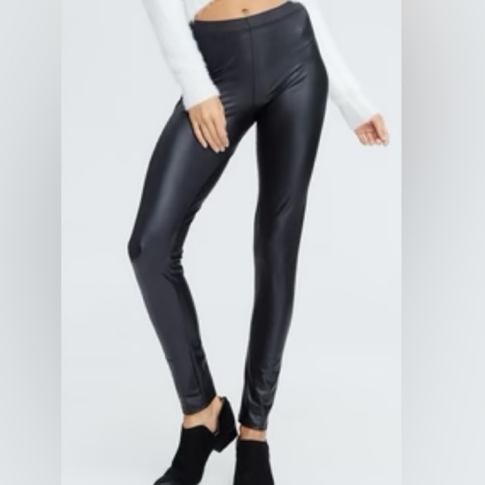 CHERISH Black Leggings. Leather look. Size S